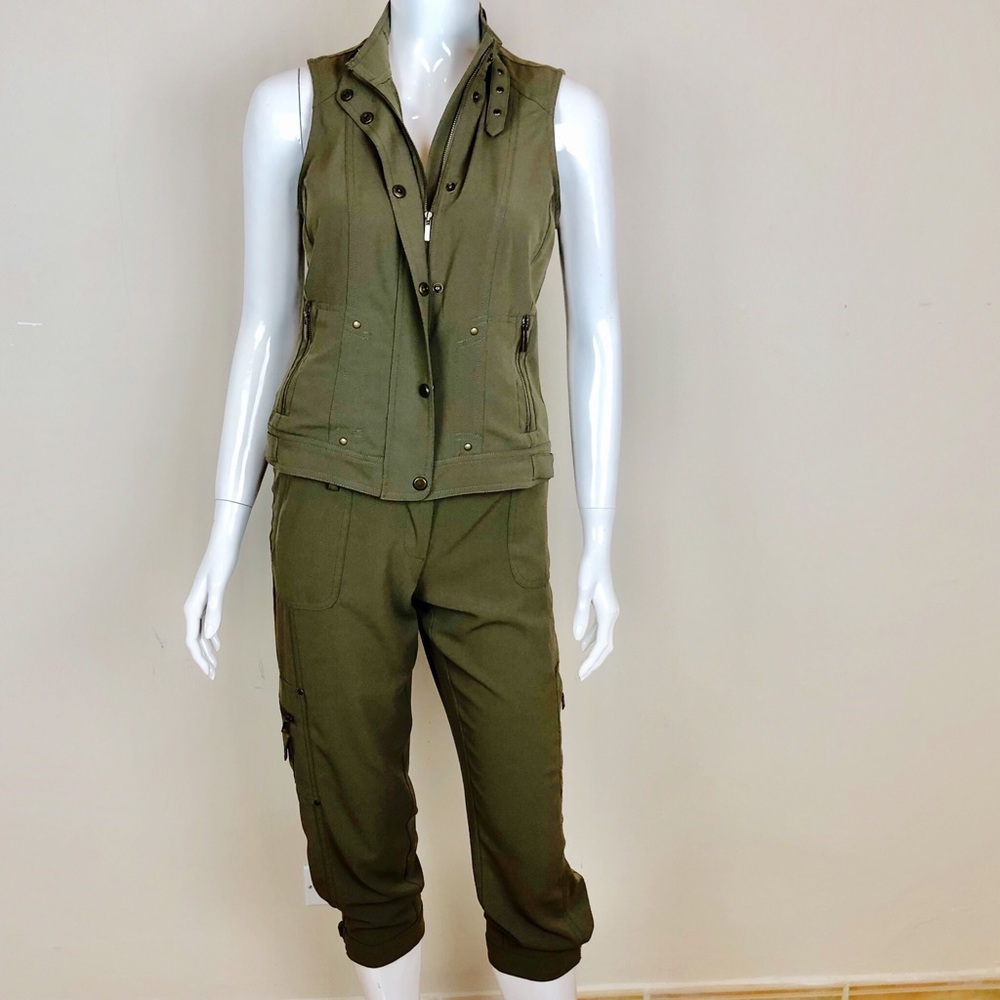 CACHE | hunter green top and Capris